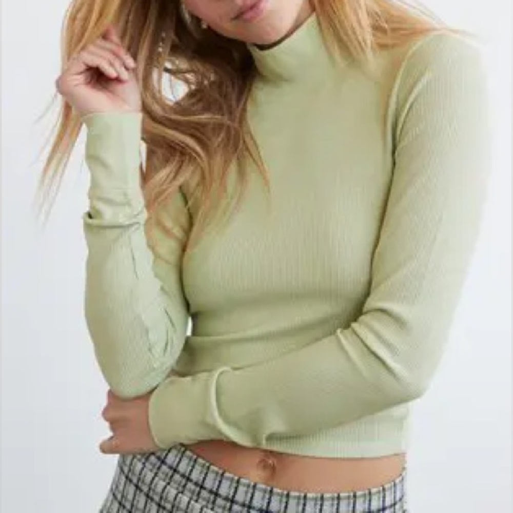 AE Green Turtleneck